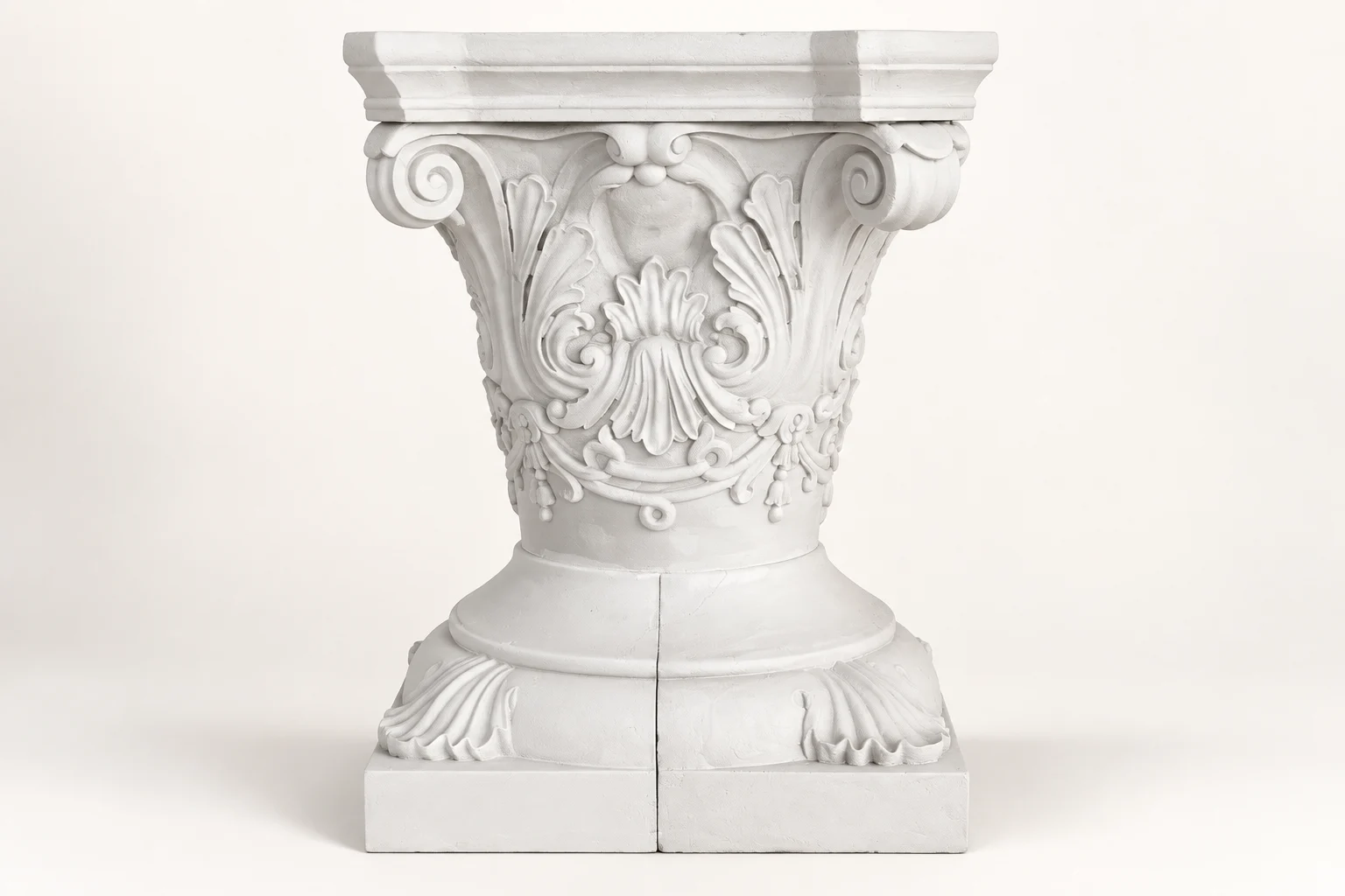 Acanthus Capital And Base